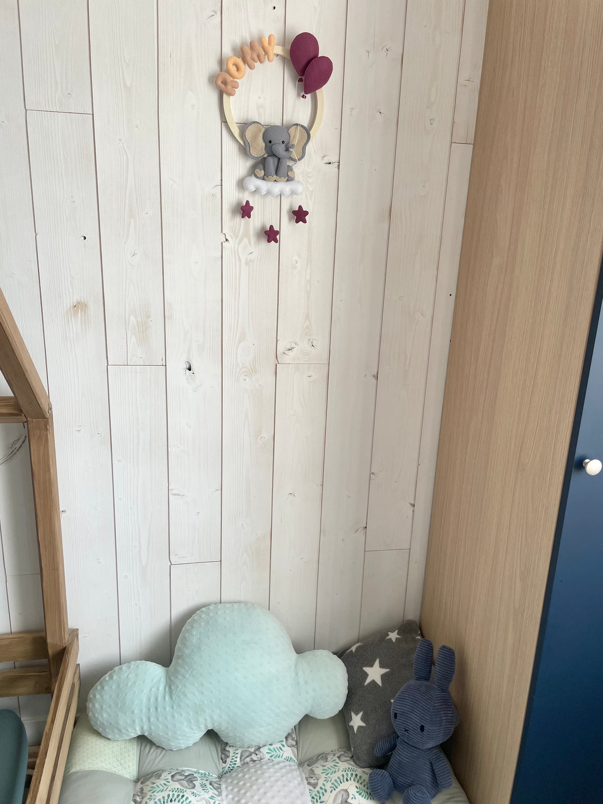 Couronne murale personnalisée prénom - éléphant et ballons