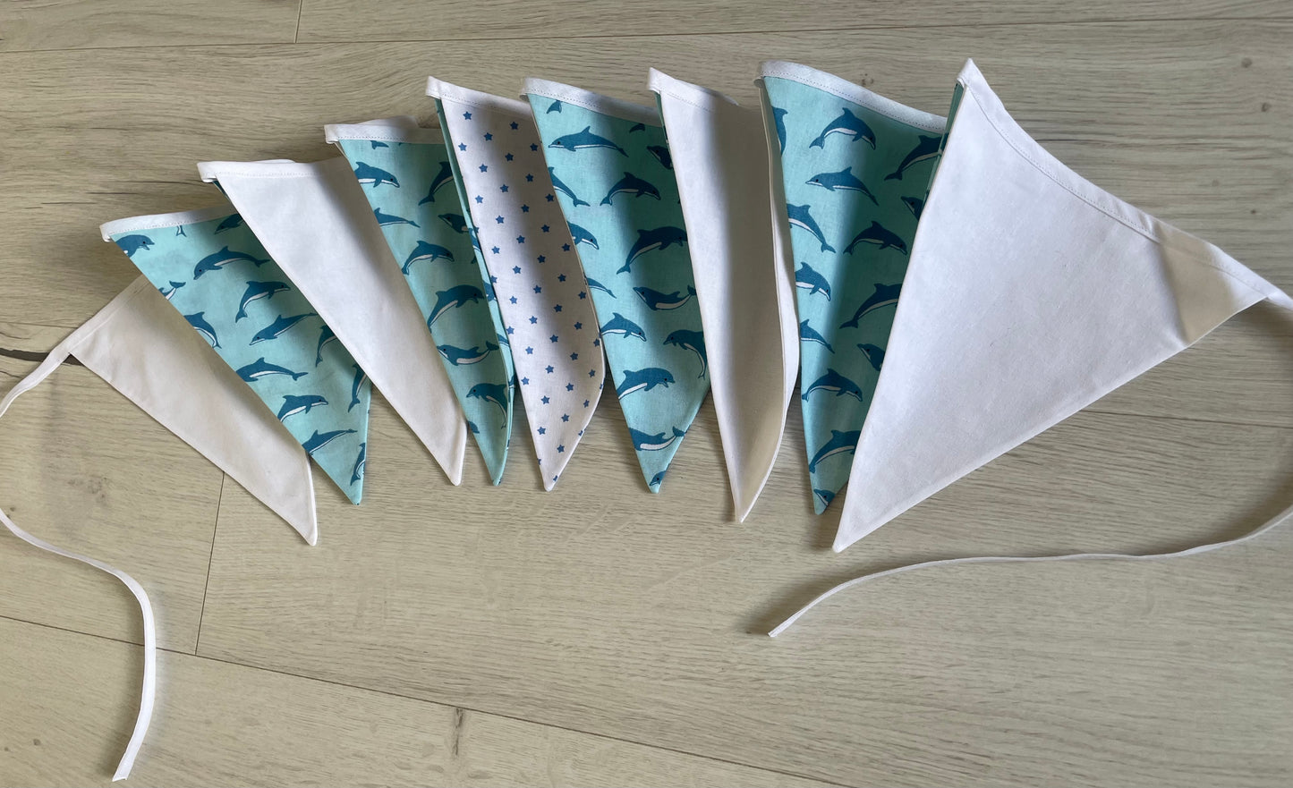 Guirlande de fanions. Dauphins