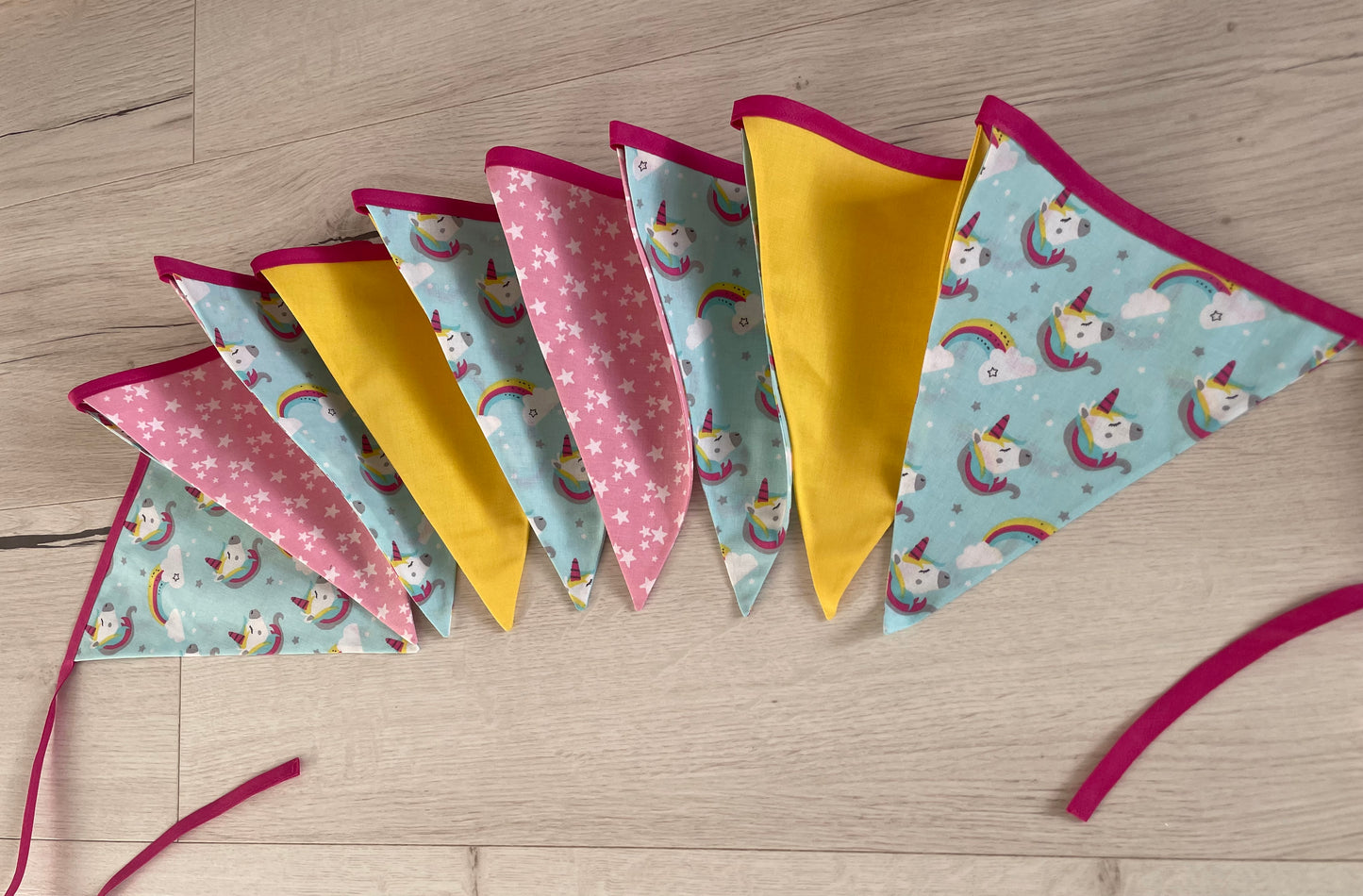 Guirlande de fanions. Licornes