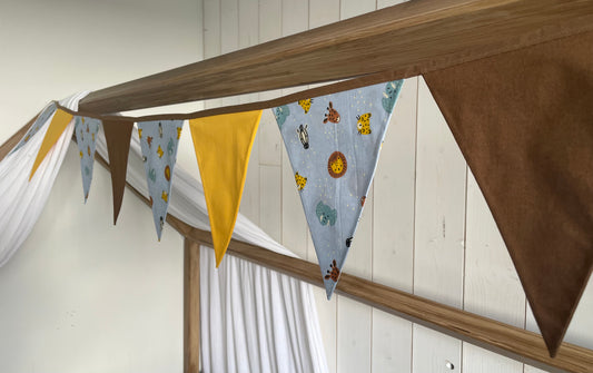 Guirlande de fanions. Savane