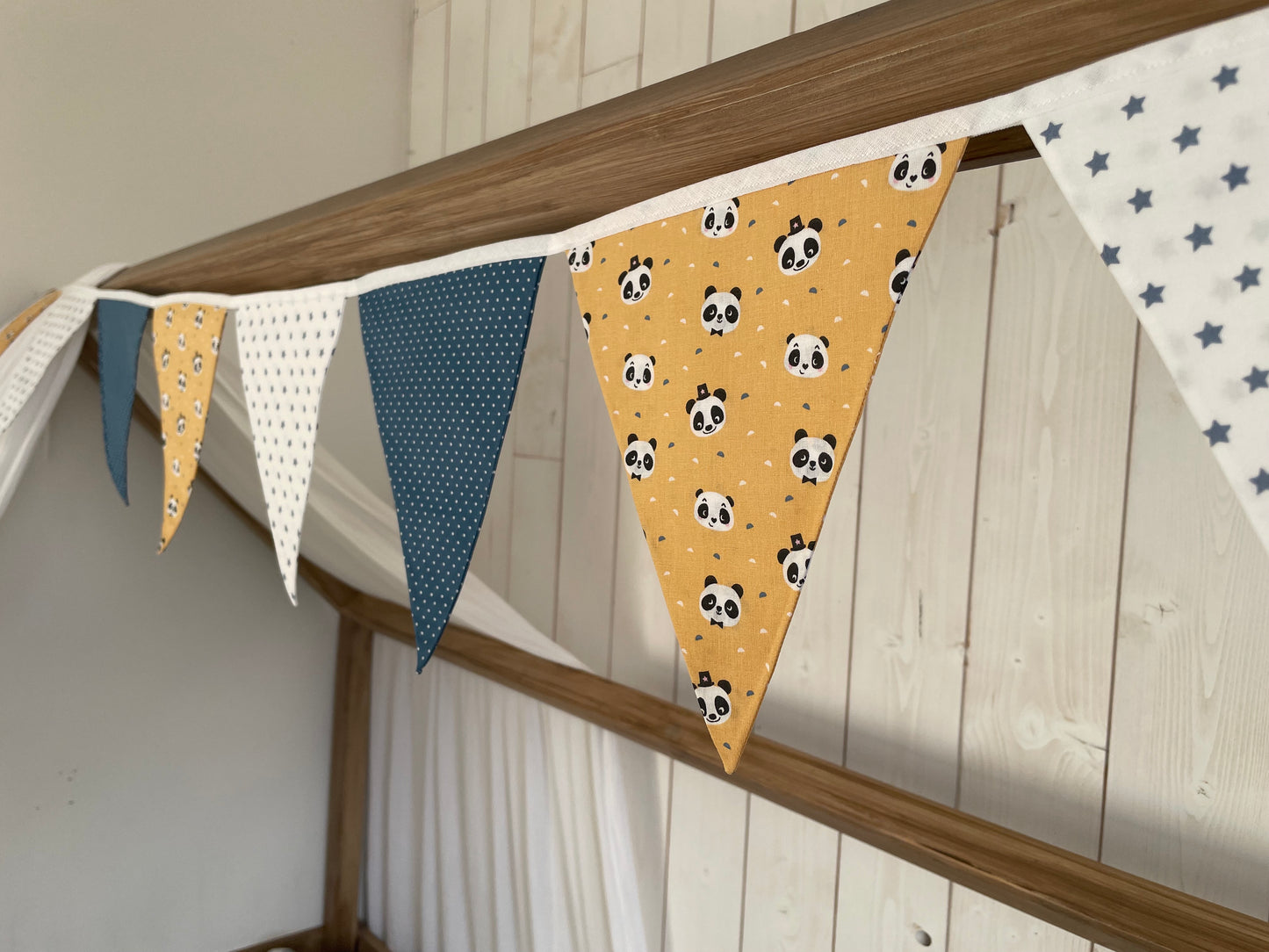 Guirlande de fanions. Pandas