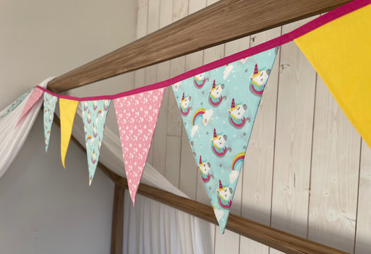 Guirlande de fanions. Licornes