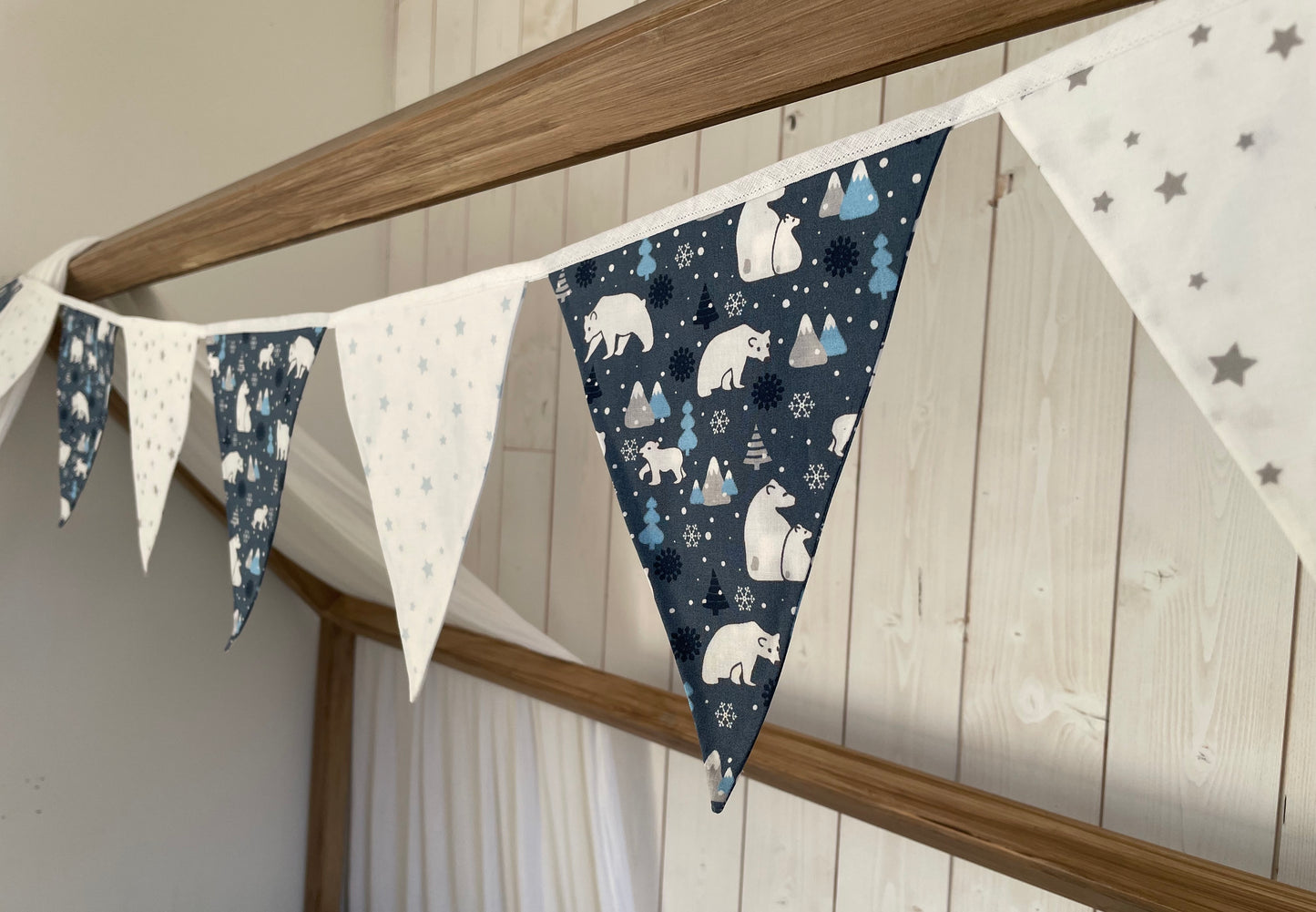 Guirlande de fanions. Ours polaire