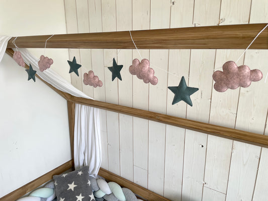 Guirlande de nuages et d'étoiles