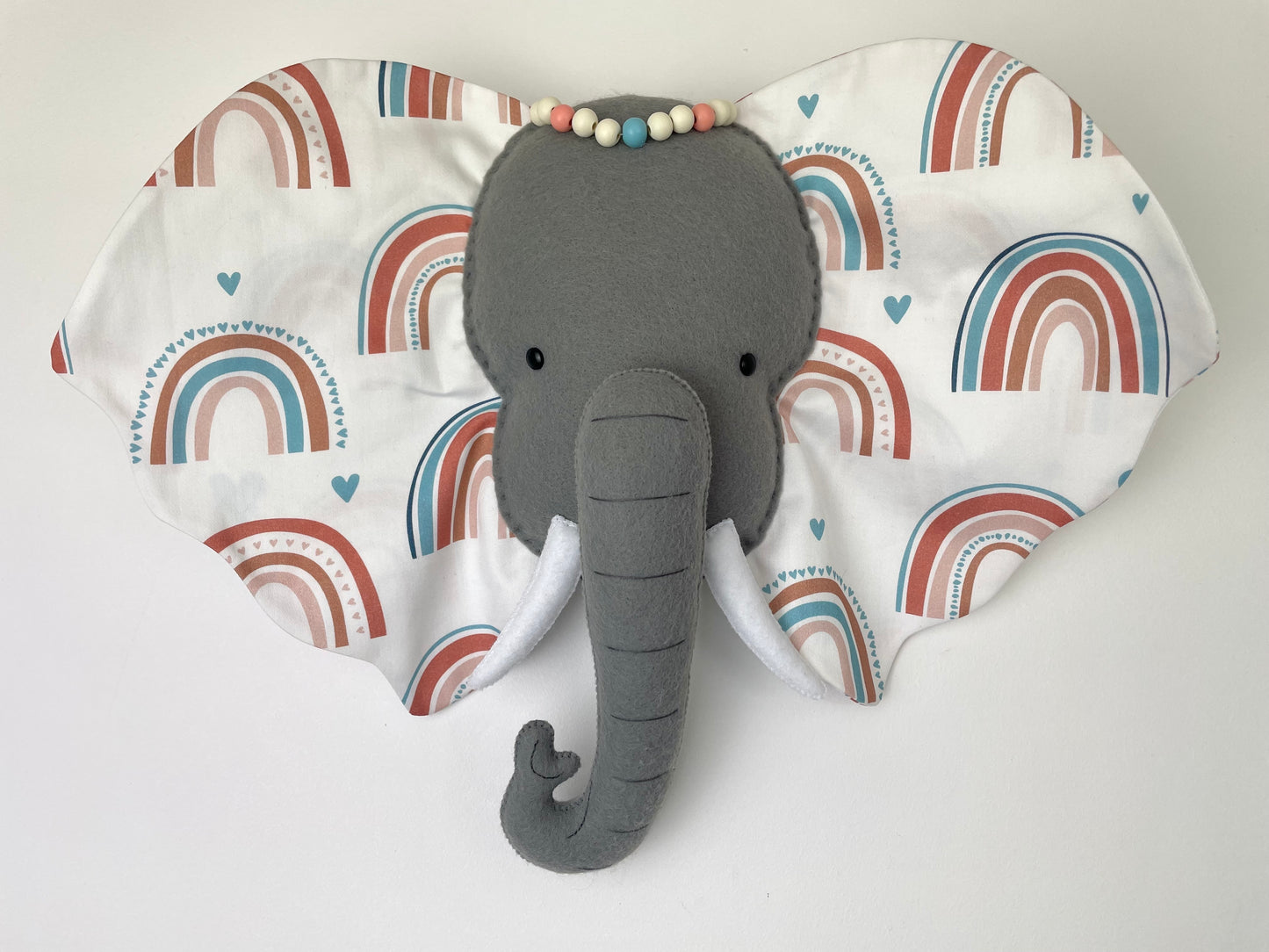 Trophée éléphant. Suspension murale en tissu
