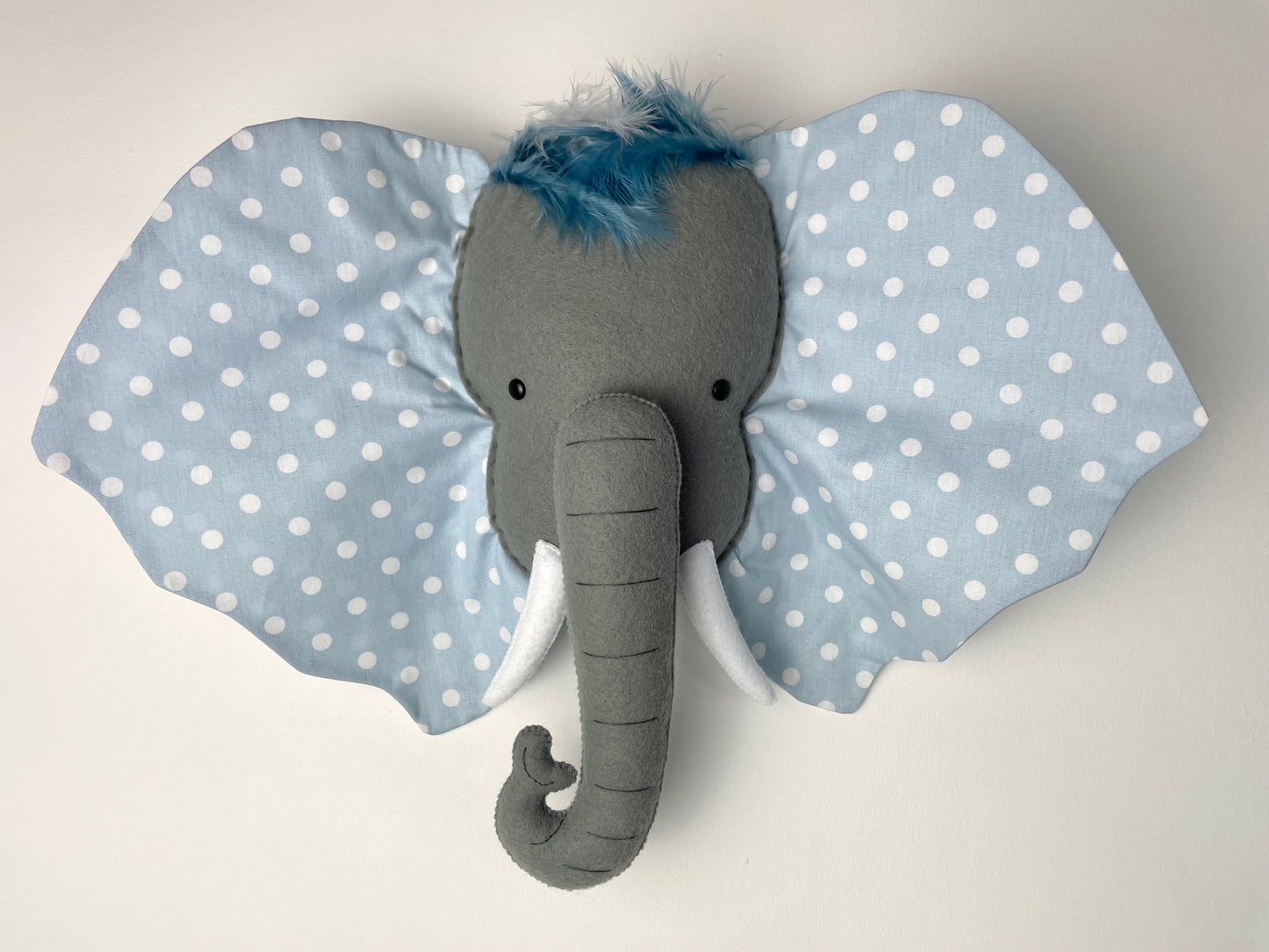 Trophée éléphant. Décoration murale en tissu