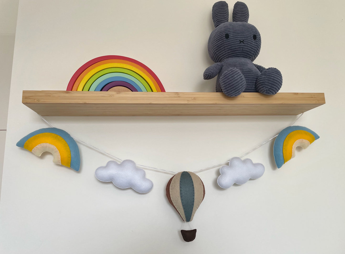 Guirlande montgolfière et arcs-en-ciel à personnaliser