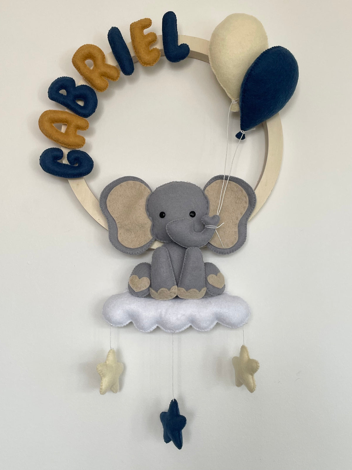 Couronne murale personnalisée prénom - éléphant et ballons