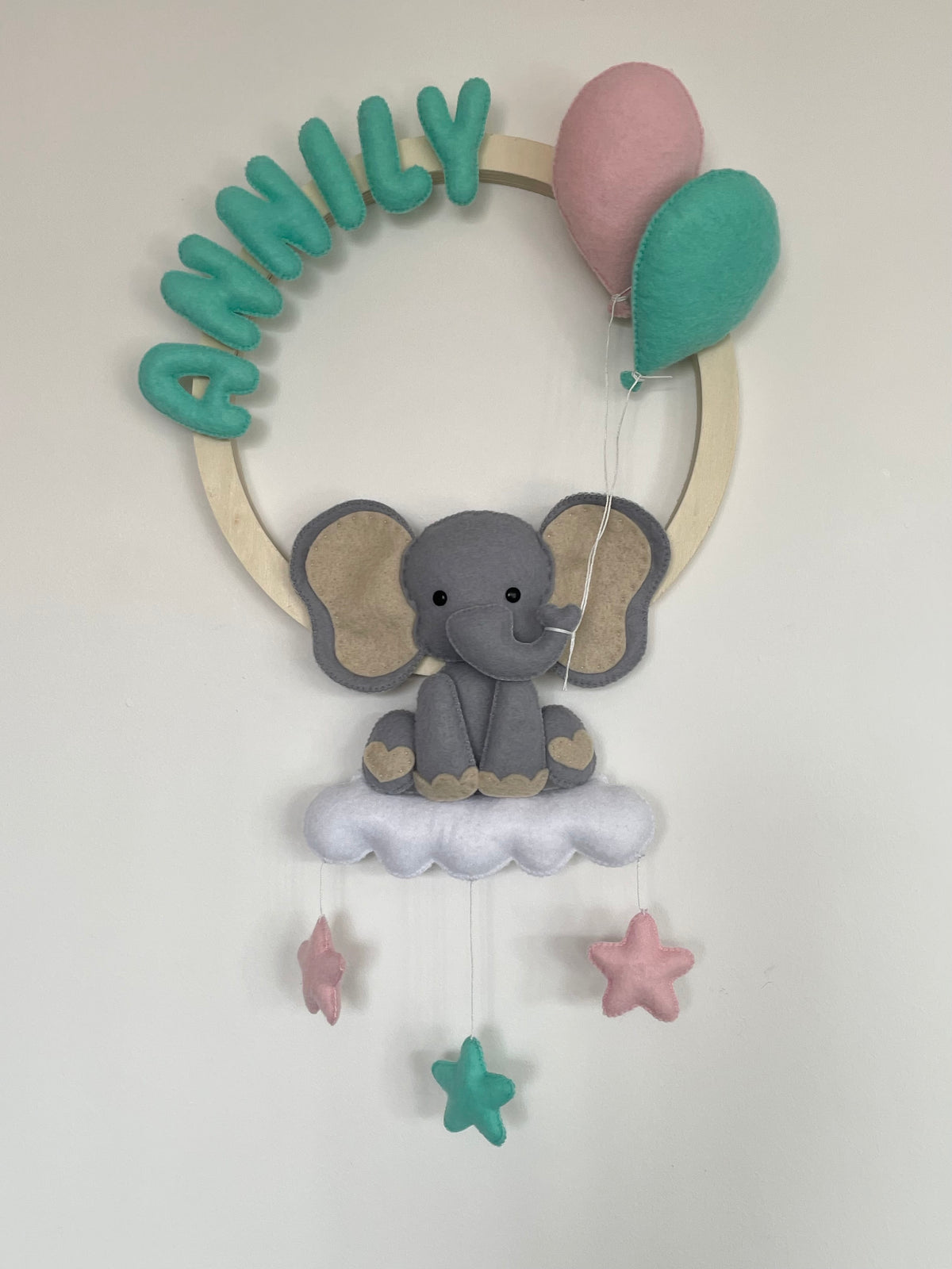 Couronne murale personnalisée prénom - éléphant et ballons