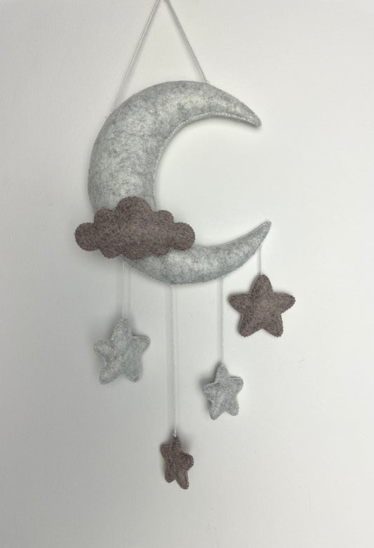 Suspension en feutrine, lune, nuage et étoiles blanc chiné et vieux rose chiné. Confectionnée à la main